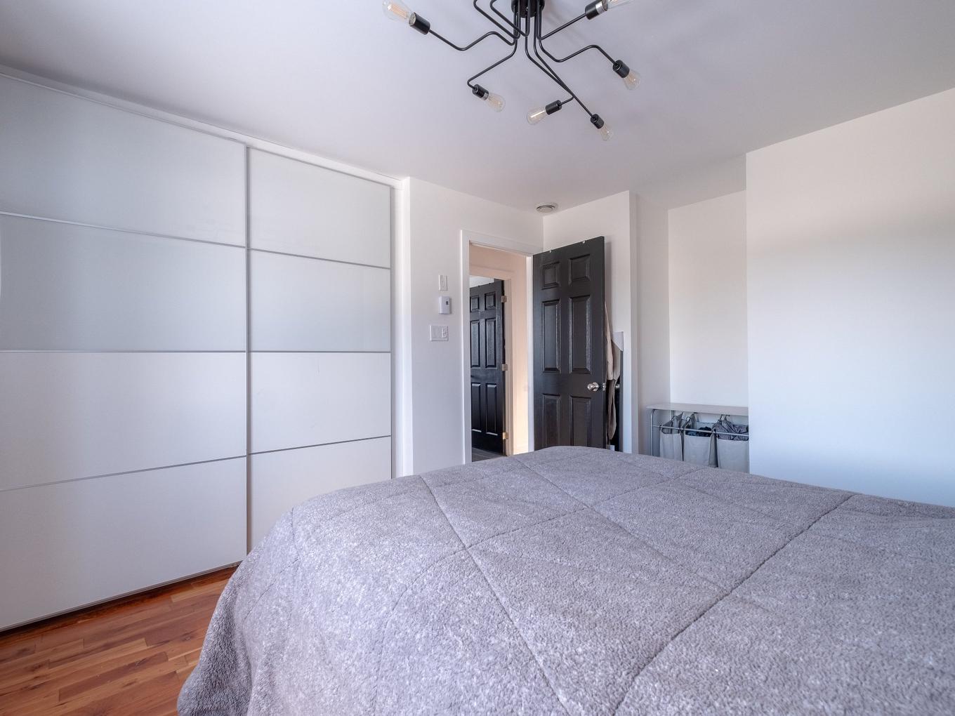 Primary bedroom - 108 Rue Joseph-Théberge, Saint-Mathias-Sur-Richelieu, QC - Indoor Photo Showing Bedroom