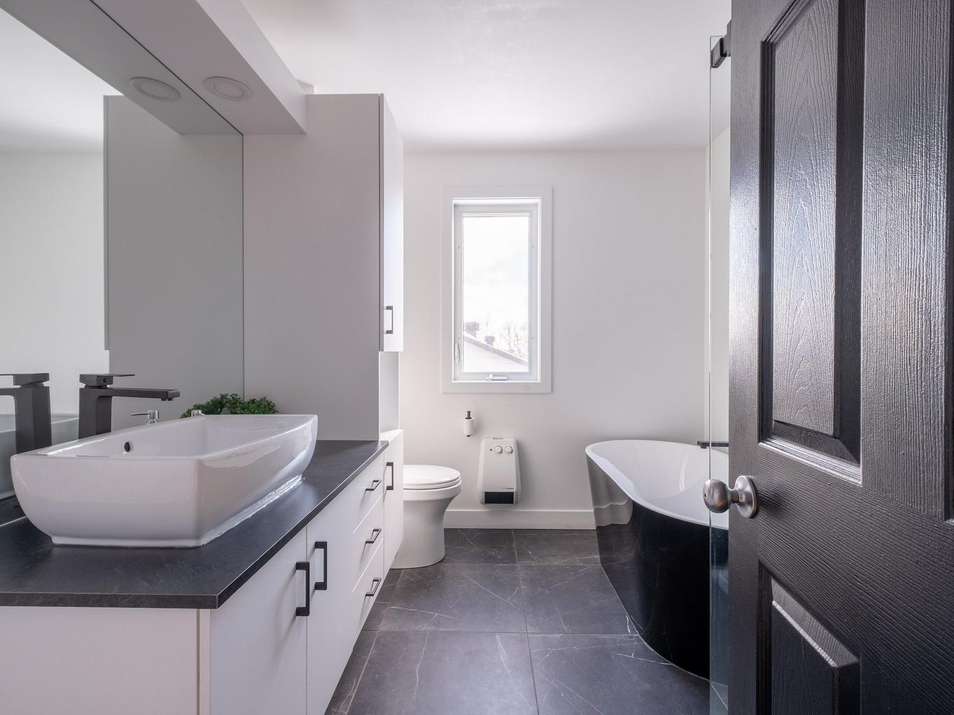 Bathroom - 108 Rue Joseph-Théberge, Saint-Mathias-Sur-Richelieu, QC - Indoor Photo Showing Bathroom