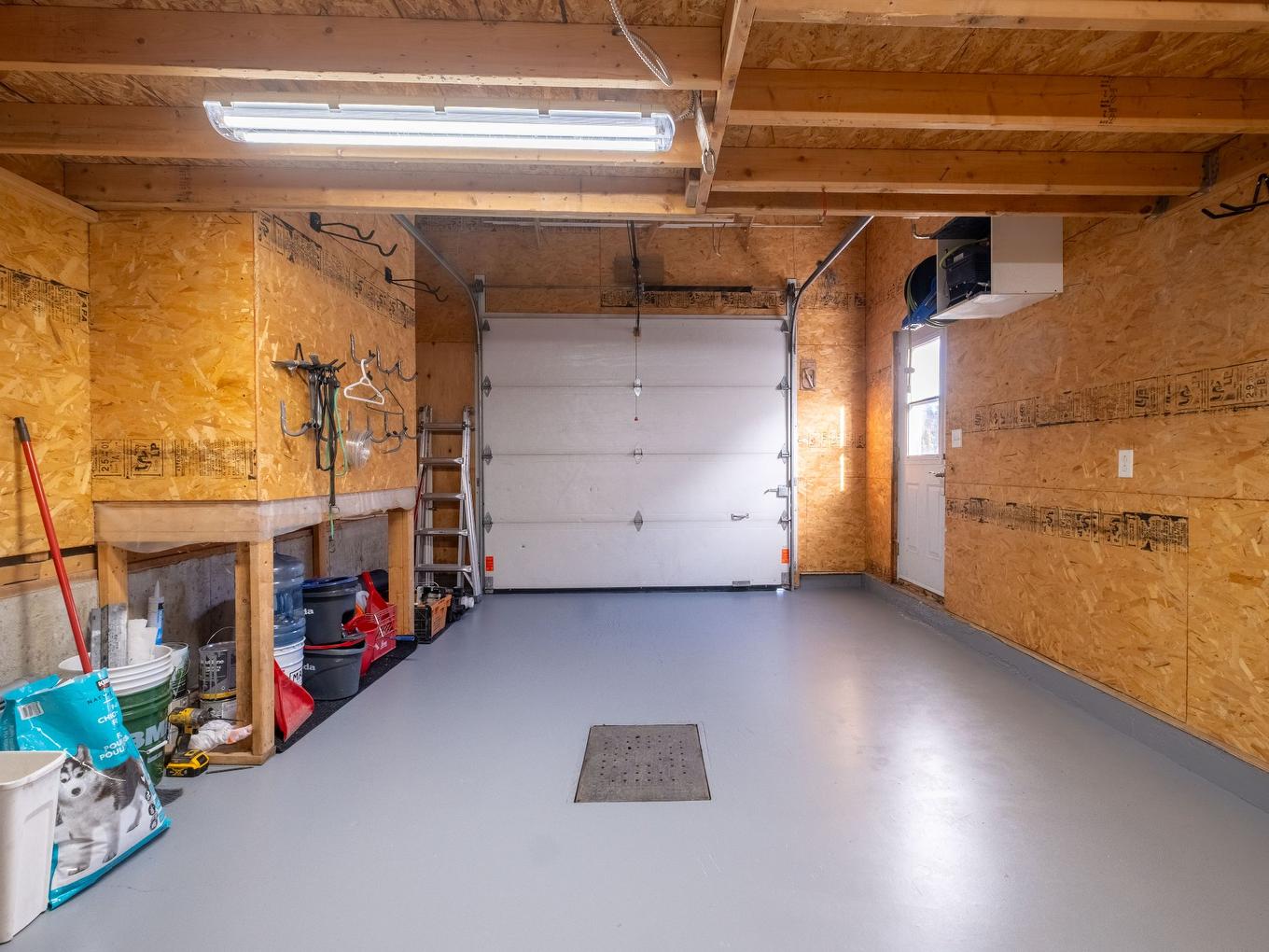 Garage - 108 Rue Joseph-Théberge, Saint-Mathias-Sur-Richelieu, QC - Indoor Photo Showing Garage