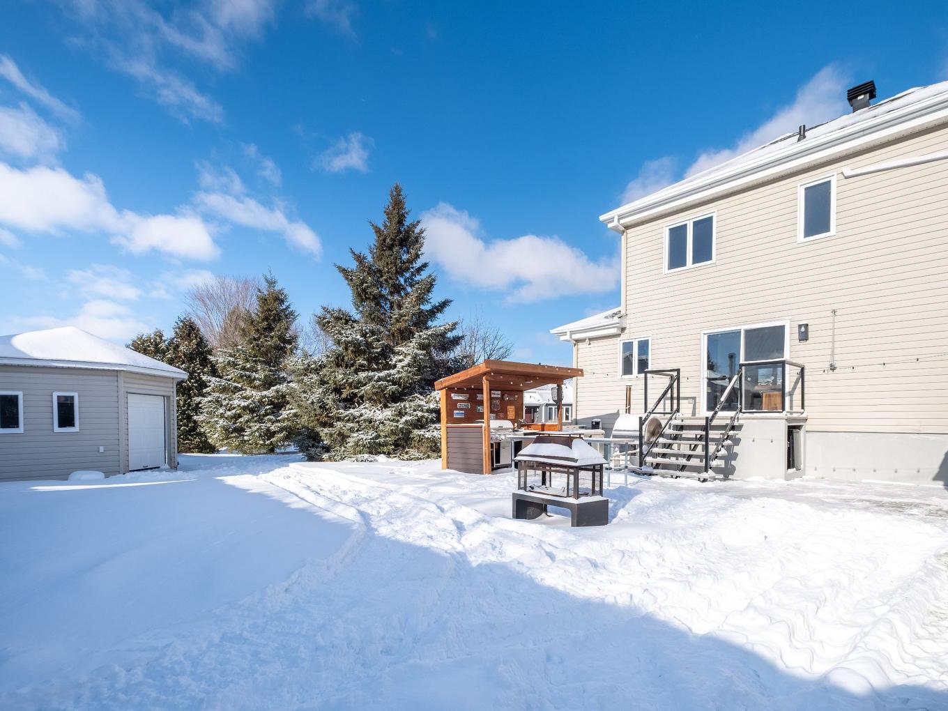 Backyard - 108 Rue Joseph-Théberge, Saint-Mathias-Sur-Richelieu, QC - Outdoor