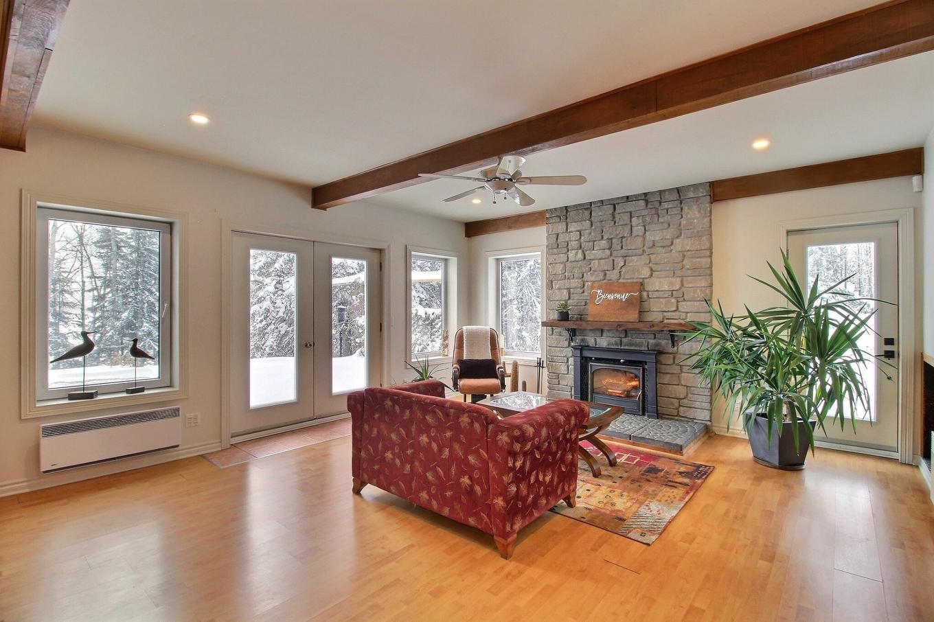 Salon - 157 Sent. Des Fougères, Val-D'Or, QC - Indoor Photo Showing Living Room With Fireplace