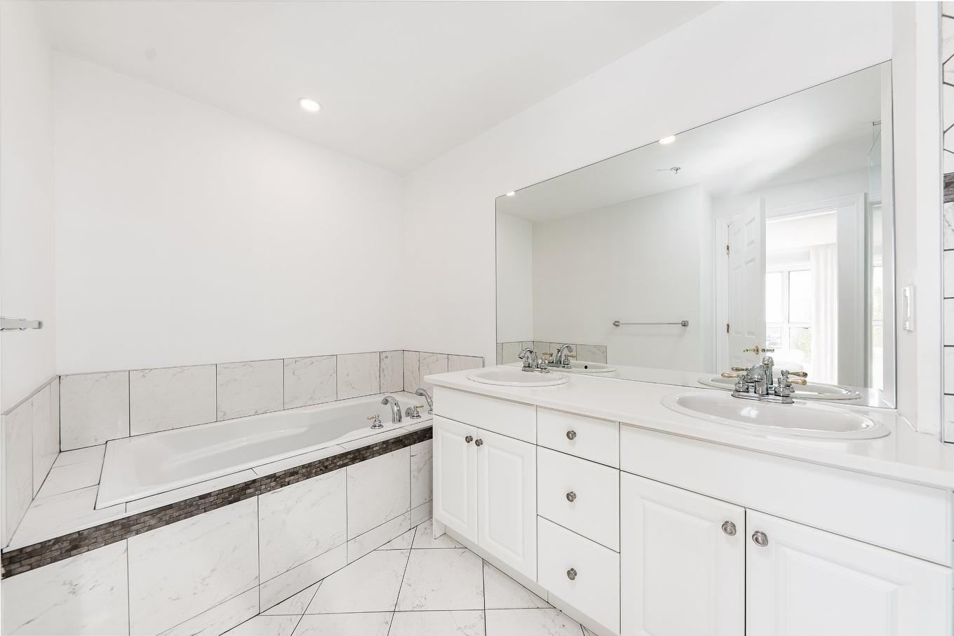 Bathroom - 704A-800 Rue Muir, Montréal (Saint-Laurent), QC - Indoor Photo Showing Bathroom