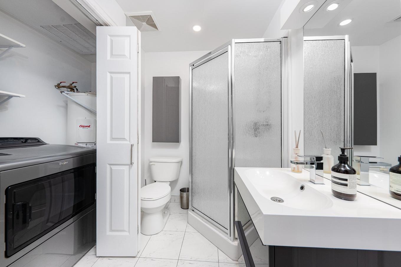 Bathroom - 704A-800 Rue Muir, Montréal (Saint-Laurent), QC - Indoor Photo Showing Bathroom