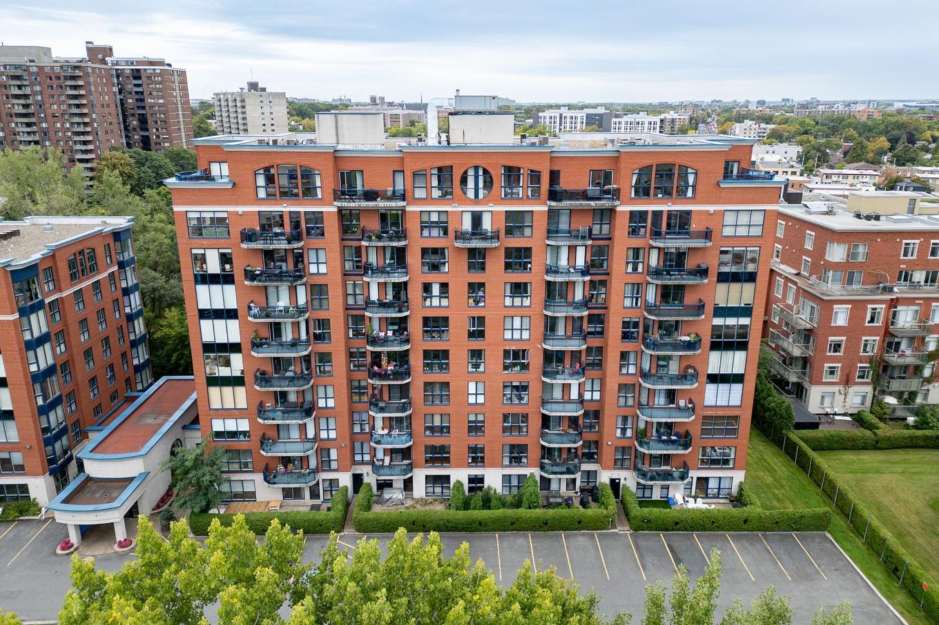 View - 704A-800 Rue Muir, Montréal (Saint-Laurent), QC - Outdoor With Facade