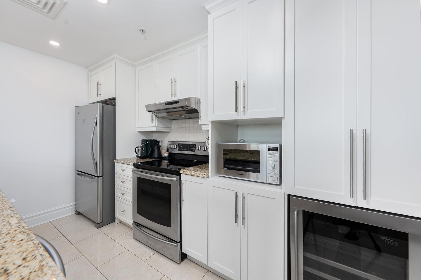 Kitchen - 704A-800 Rue Muir, Montréal (Saint-Laurent), QC - Indoor Photo Showing Kitchen