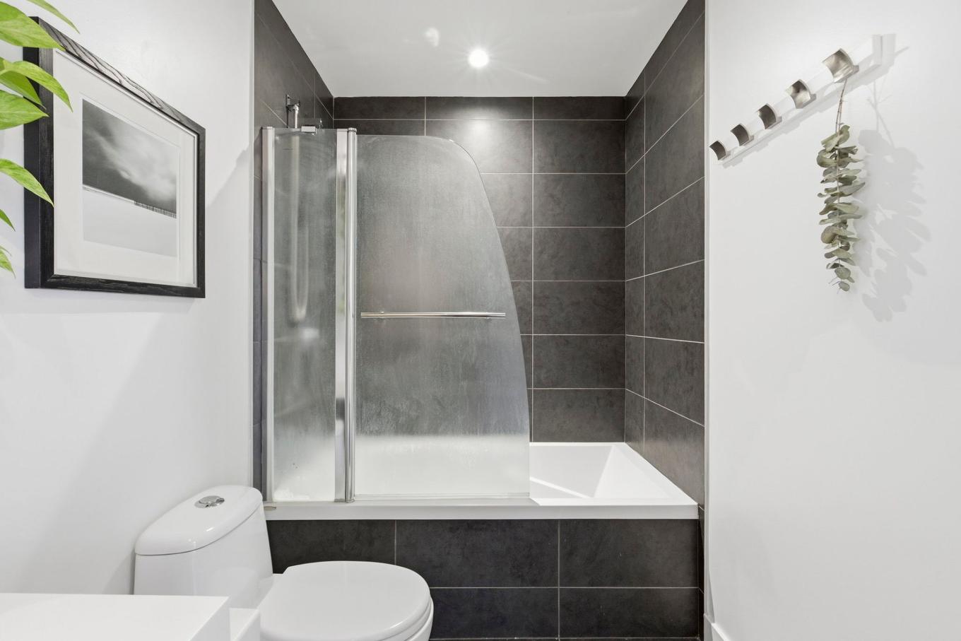 Salle de bains - 814-377 Rue Des Seigneurs, Montréal (Le Sud-Ouest), QC - Indoor Photo Showing Bathroom