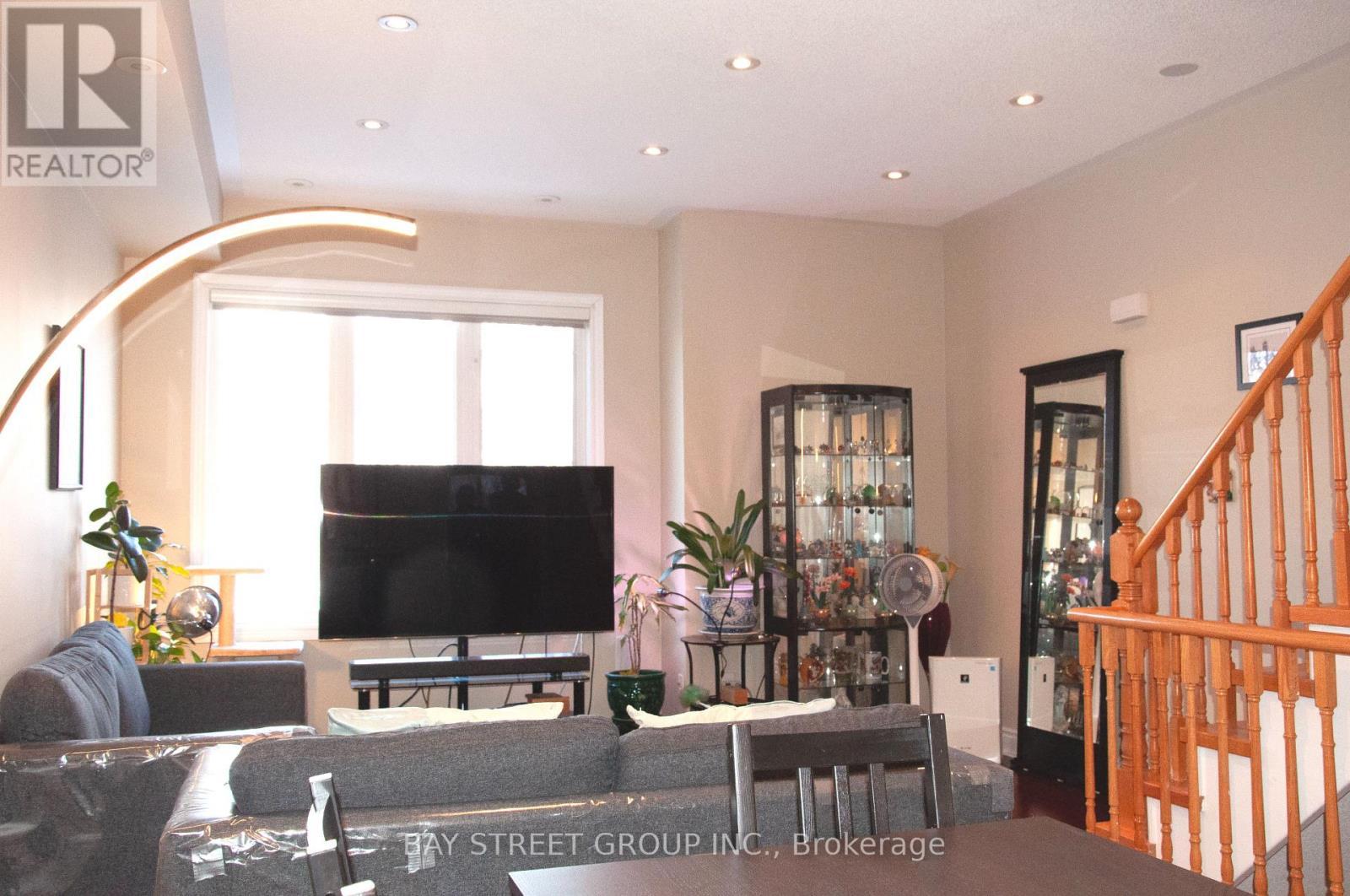 57 Galleria Parkway, Markham, ON - Indoor