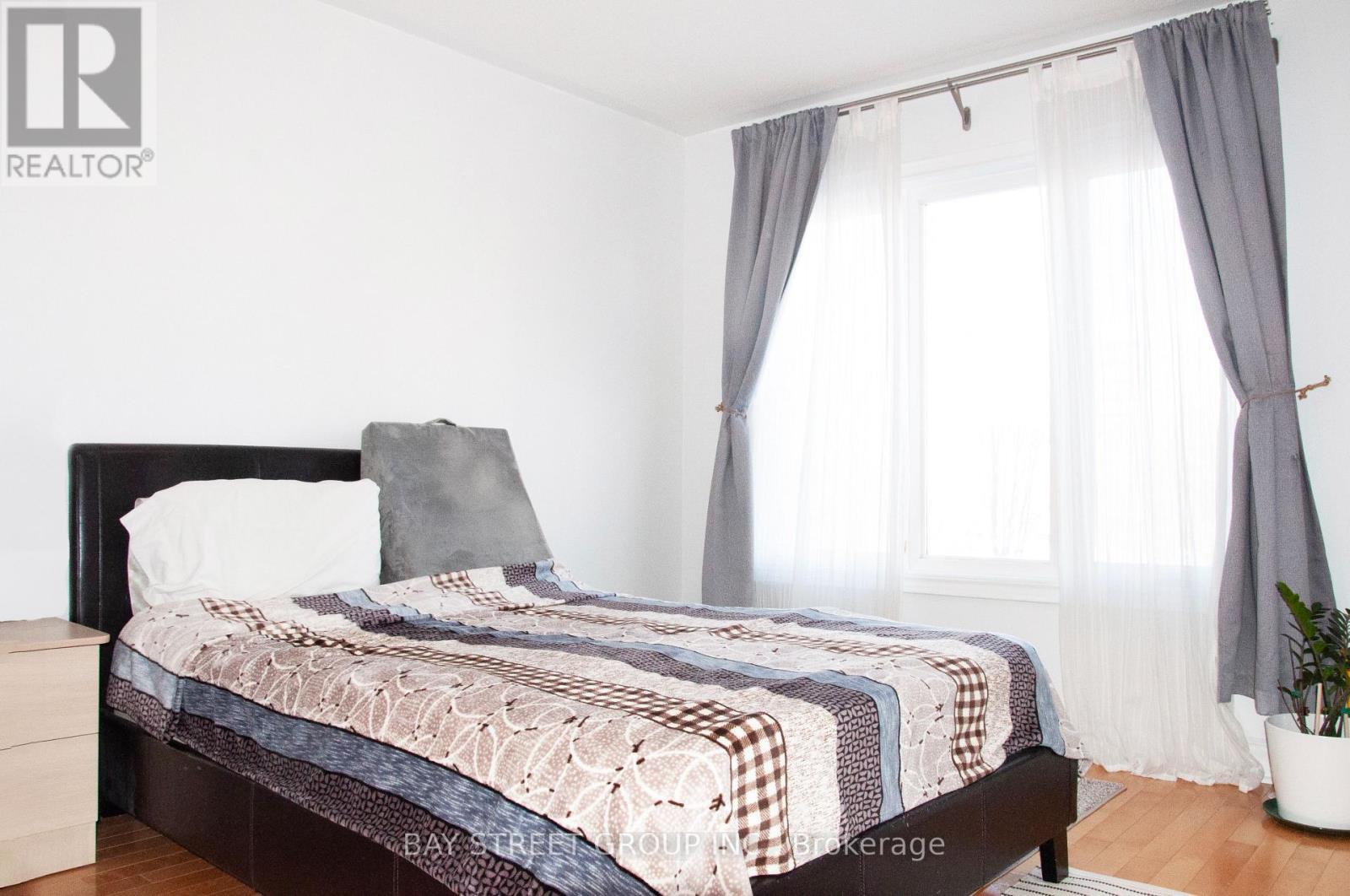 57 Galleria Parkway, Markham, ON - Indoor Photo Showing Bedroom