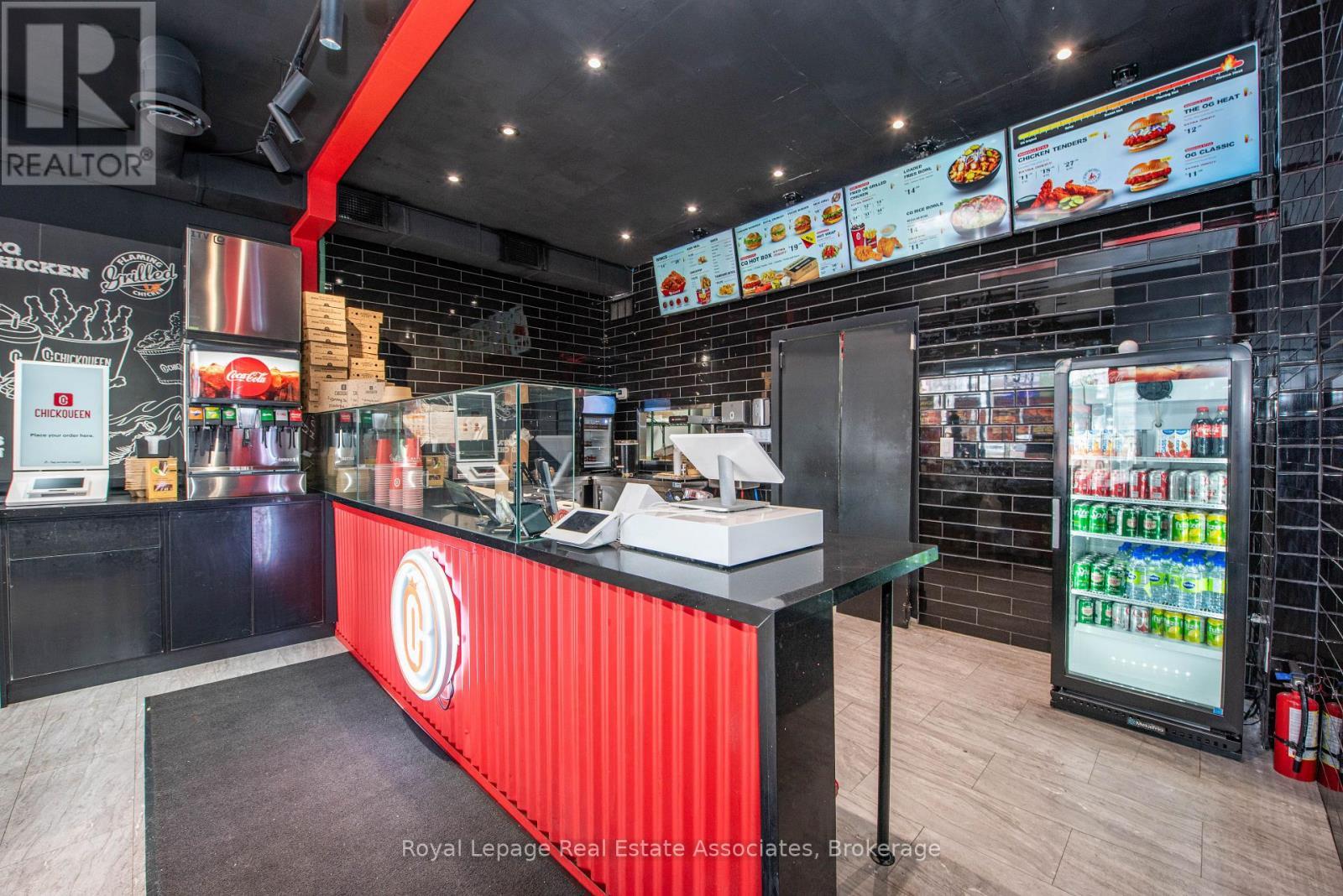 Main - 3071 Hurontario Street, Mississauga, ON