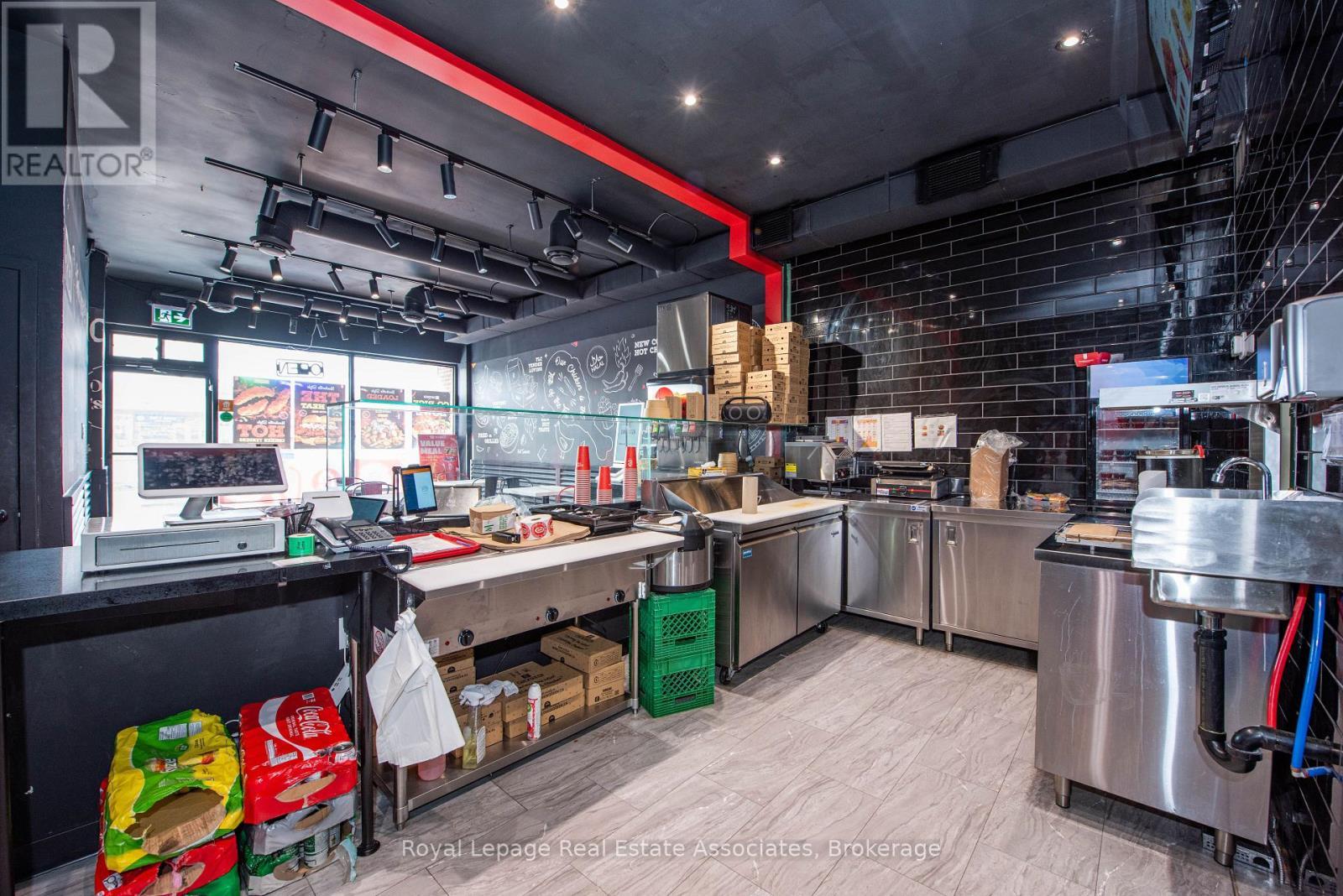 Main - 3071 Hurontario Street, Mississauga, ON