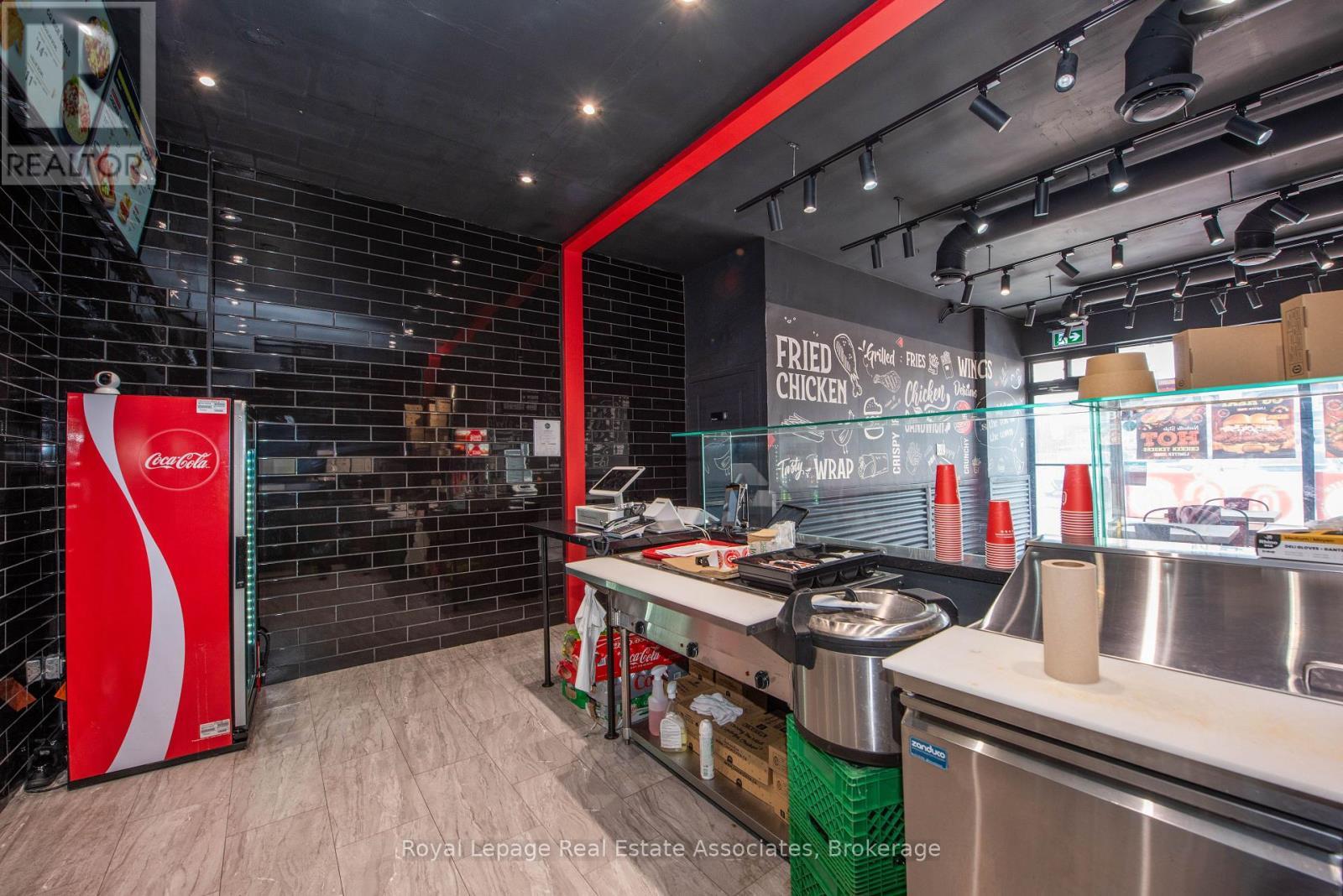 Main - 3071 Hurontario Street, Mississauga, ON