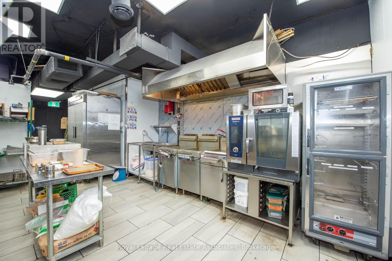 Main - 3071 Hurontario Street, Mississauga, ON