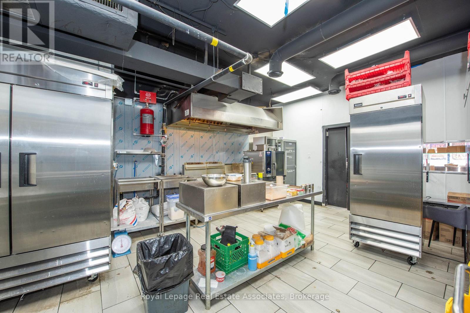 Main - 3071 Hurontario Street, Mississauga, ON