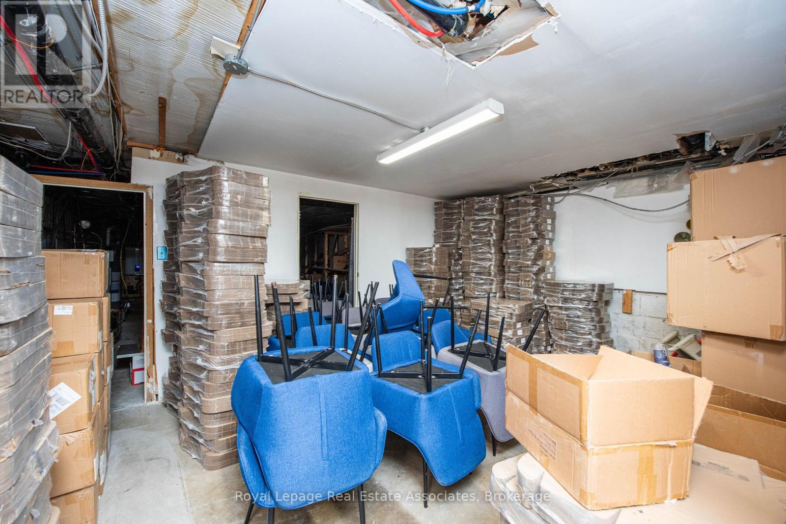 Main - 3071 Hurontario Street, Mississauga, ON