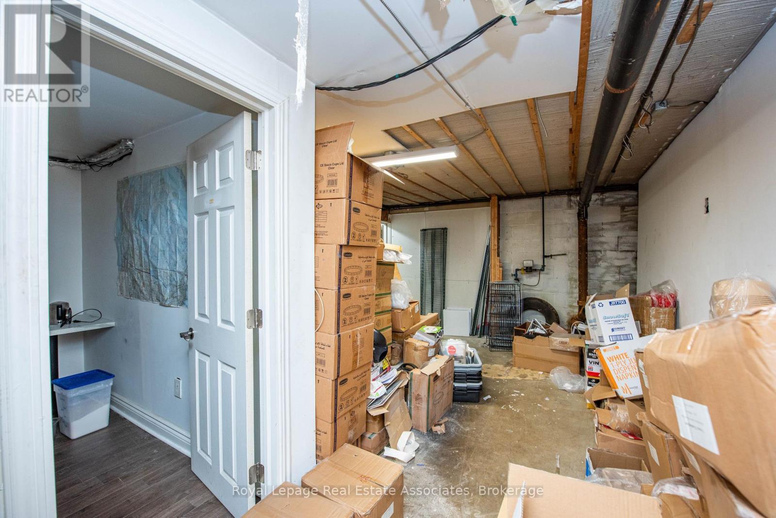 Main - 3071 Hurontario Street, Mississauga, ON