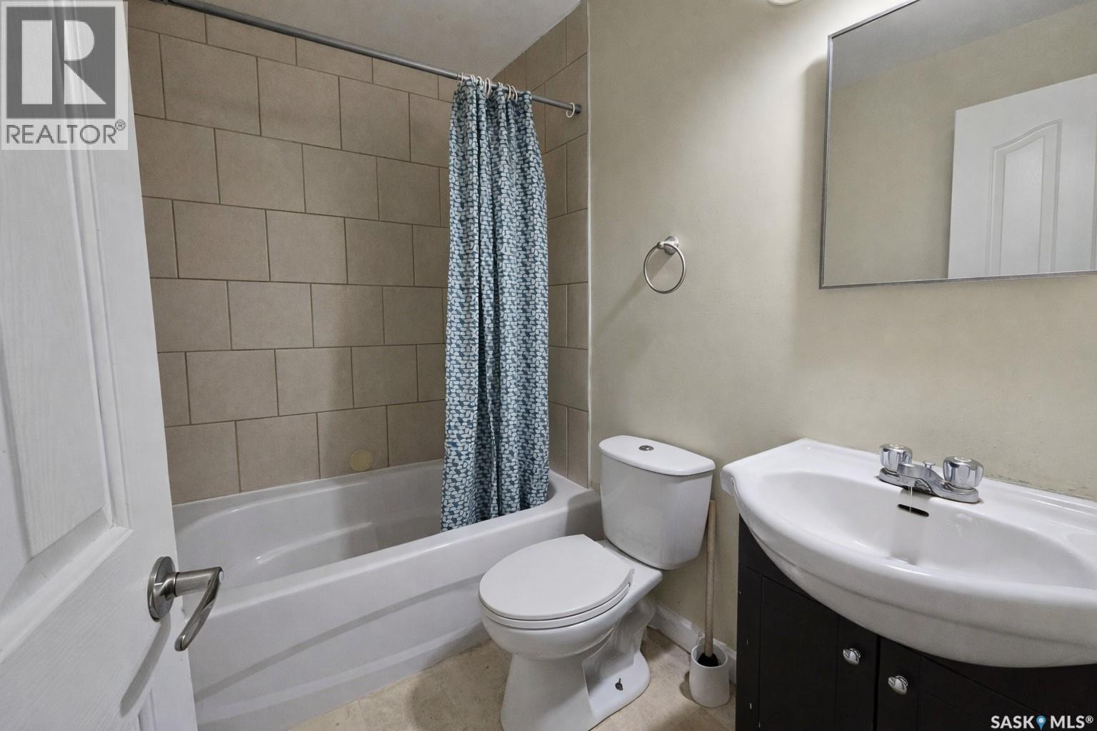 1411 111Th Street, North Battleford, SK - Indoor Photo Showing Bathroom