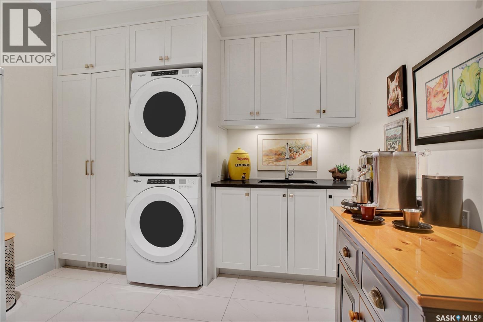 104 408 Cartwright Street, Saskatoon, SK - Indoor Photo Showing Laundry Room