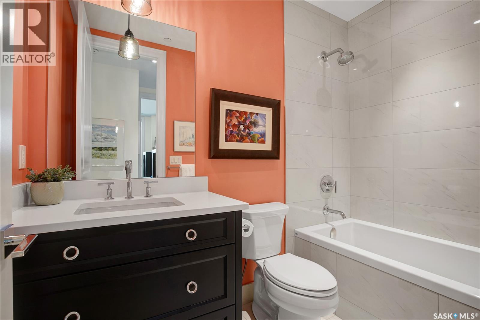 104 408 Cartwright Street, Saskatoon, SK - Indoor Photo Showing Bathroom
