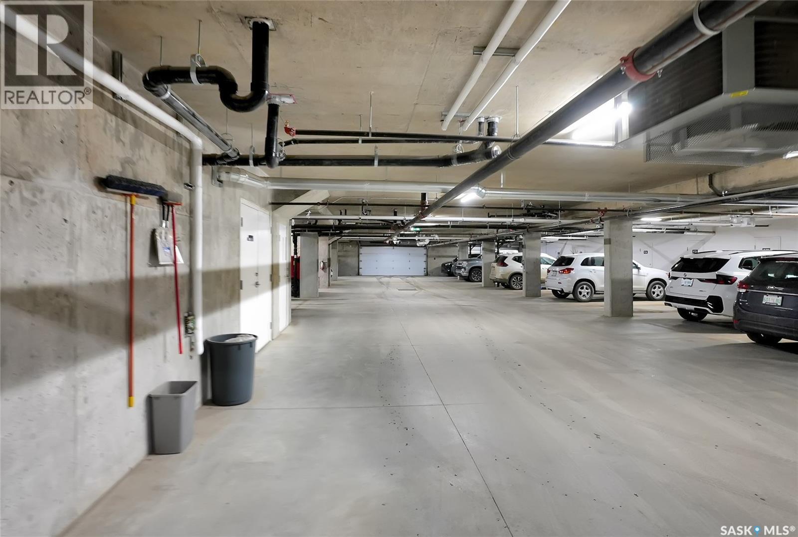 206 3581 Evans Court, Regina, SK - Indoor Photo Showing Garage