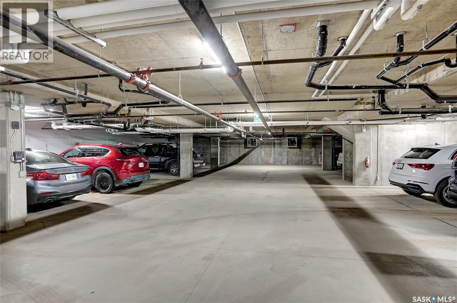 206 3581 Evans Court, Regina, SK - Indoor Photo Showing Garage