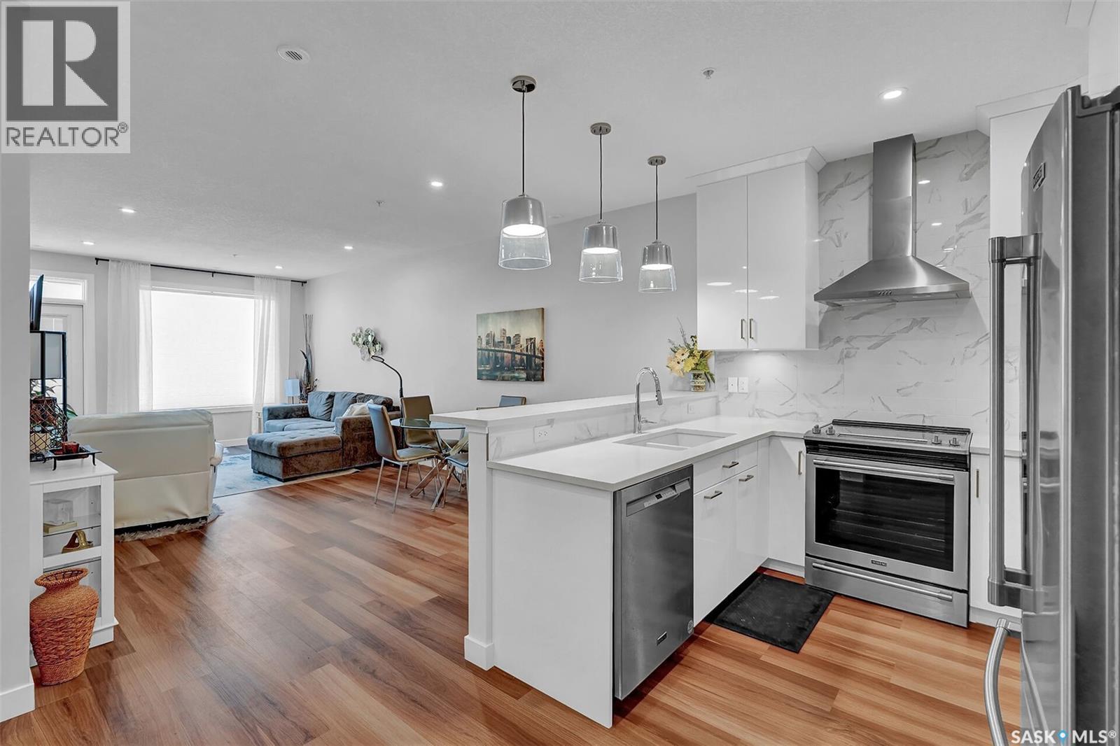 206 3581 Evans Court, Regina, SK - Indoor Photo Showing Kitchen With Upgraded Kitchen