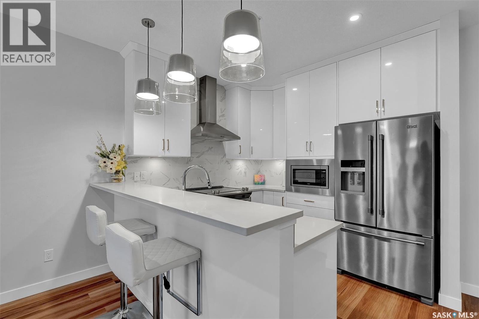 206 3581 Evans Court, Regina, SK - Indoor Photo Showing Kitchen With Stainless Steel Kitchen With Upgraded Kitchen