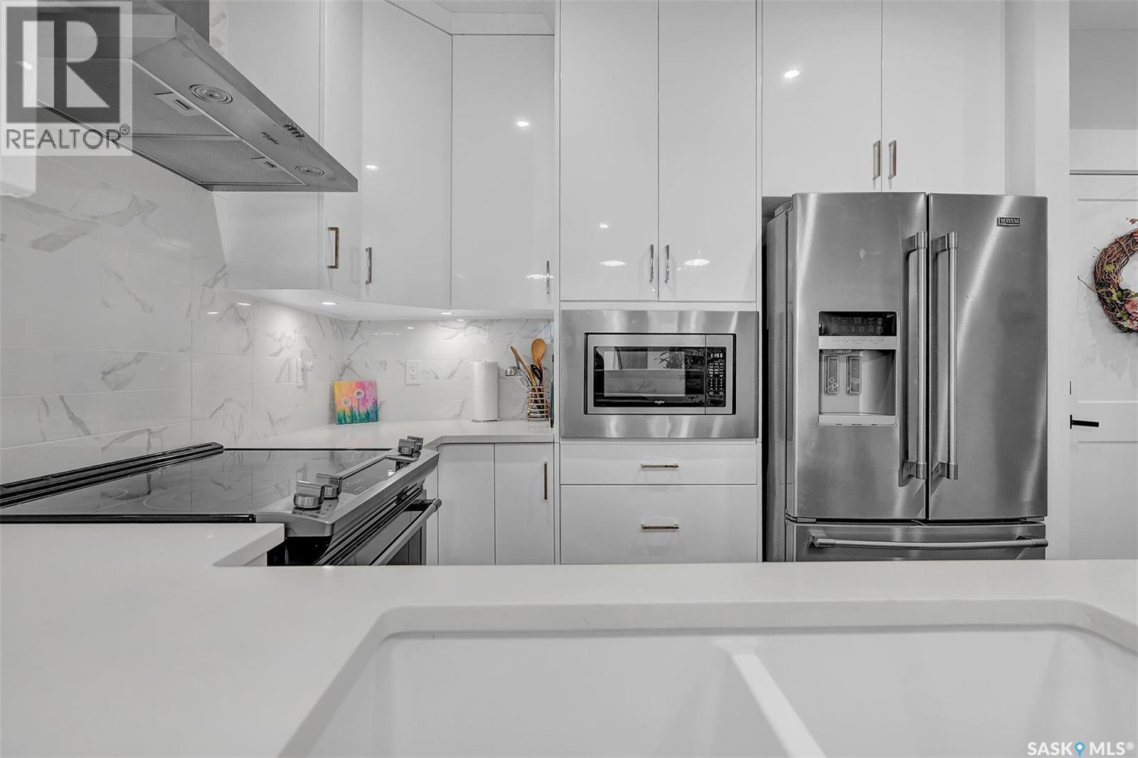 206 3581 Evans Court, Regina, SK - Indoor Photo Showing Kitchen With Upgraded Kitchen