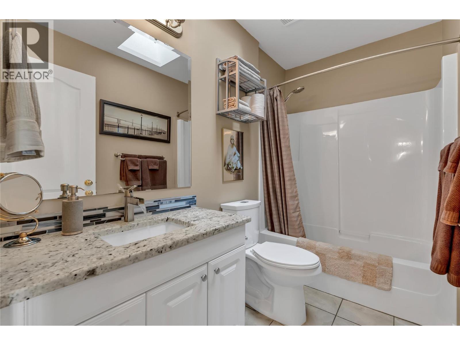 3008 Quail Crescent, Kelowna, BC - Indoor Photo Showing Bathroom