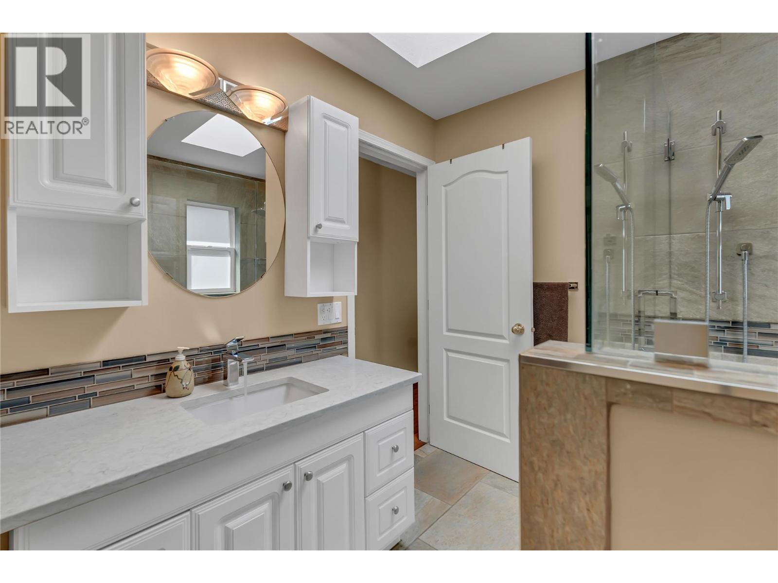 3008 Quail Crescent, Kelowna, BC - Indoor Photo Showing Bathroom