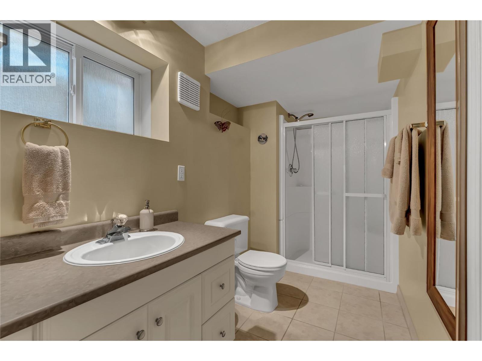 3008 Quail Crescent, Kelowna, BC - Indoor Photo Showing Bathroom