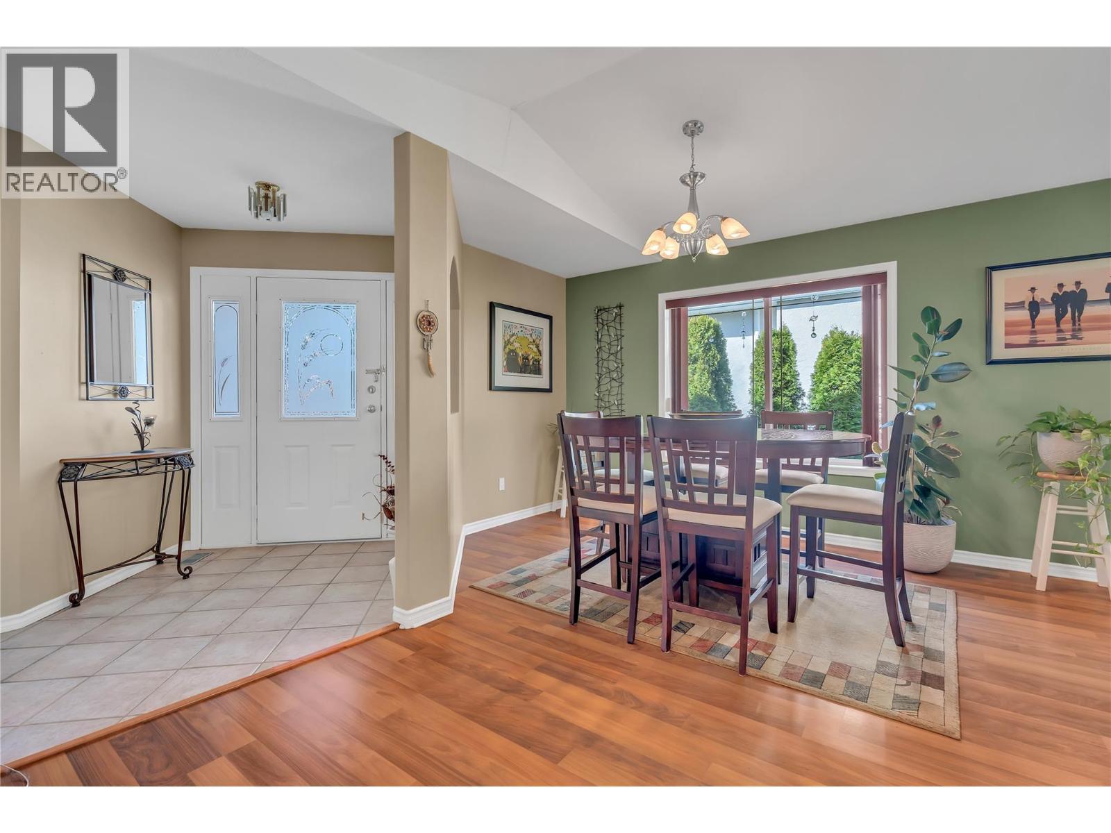 3008 Quail Crescent, Kelowna, BC - Indoor Photo Showing Dining Room