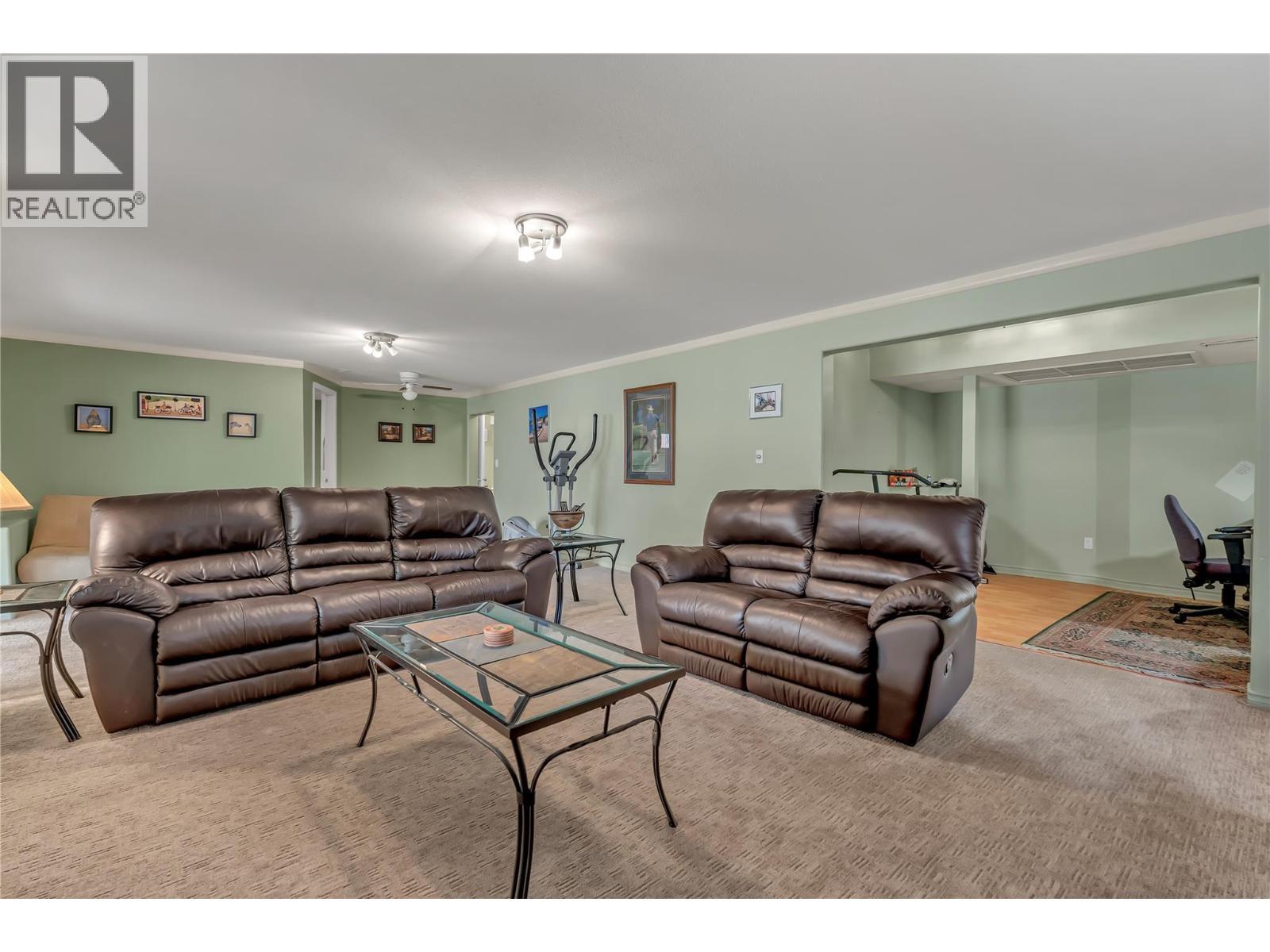 3008 Quail Crescent, Kelowna, BC - Indoor Photo Showing Living Room