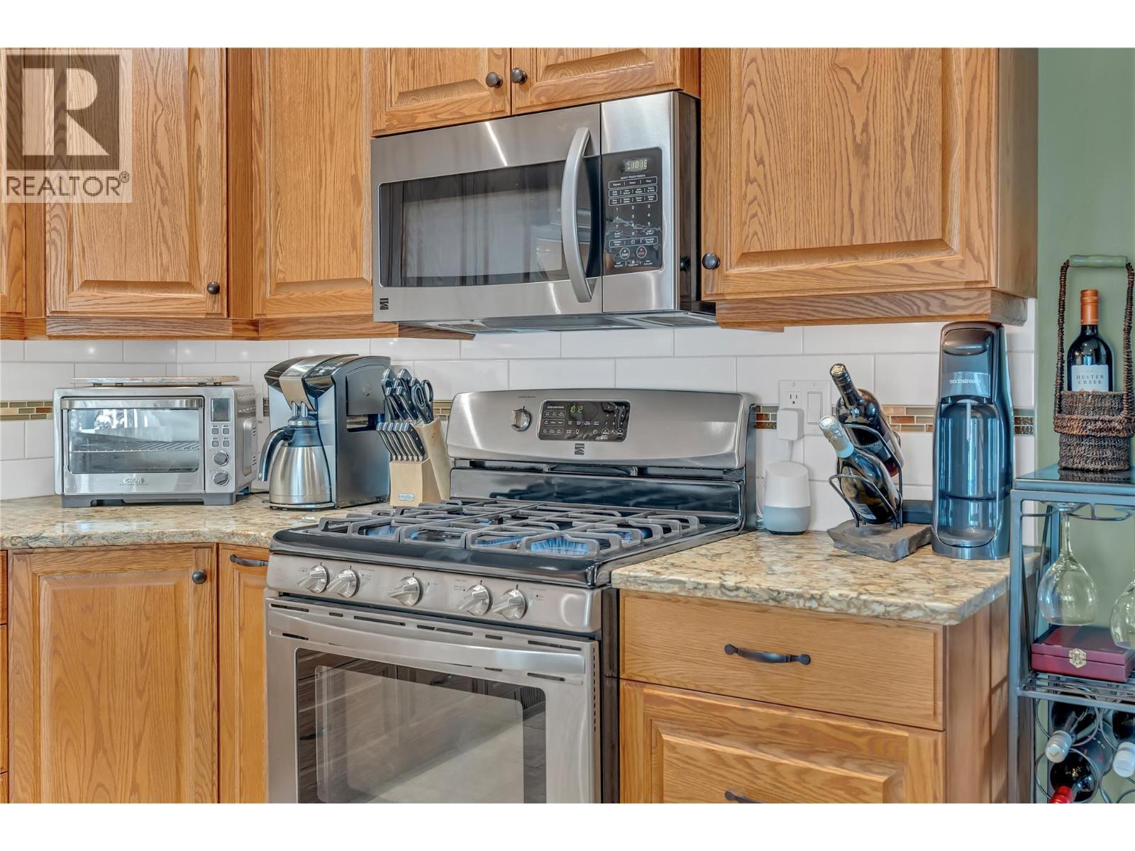 3008 Quail Crescent, Kelowna, BC - Indoor Photo Showing Kitchen