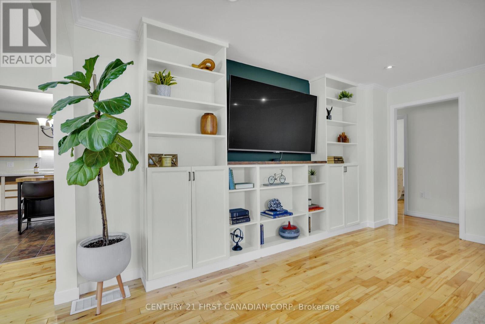 4279 South Routledge Road, London South (South V), ON - Indoor