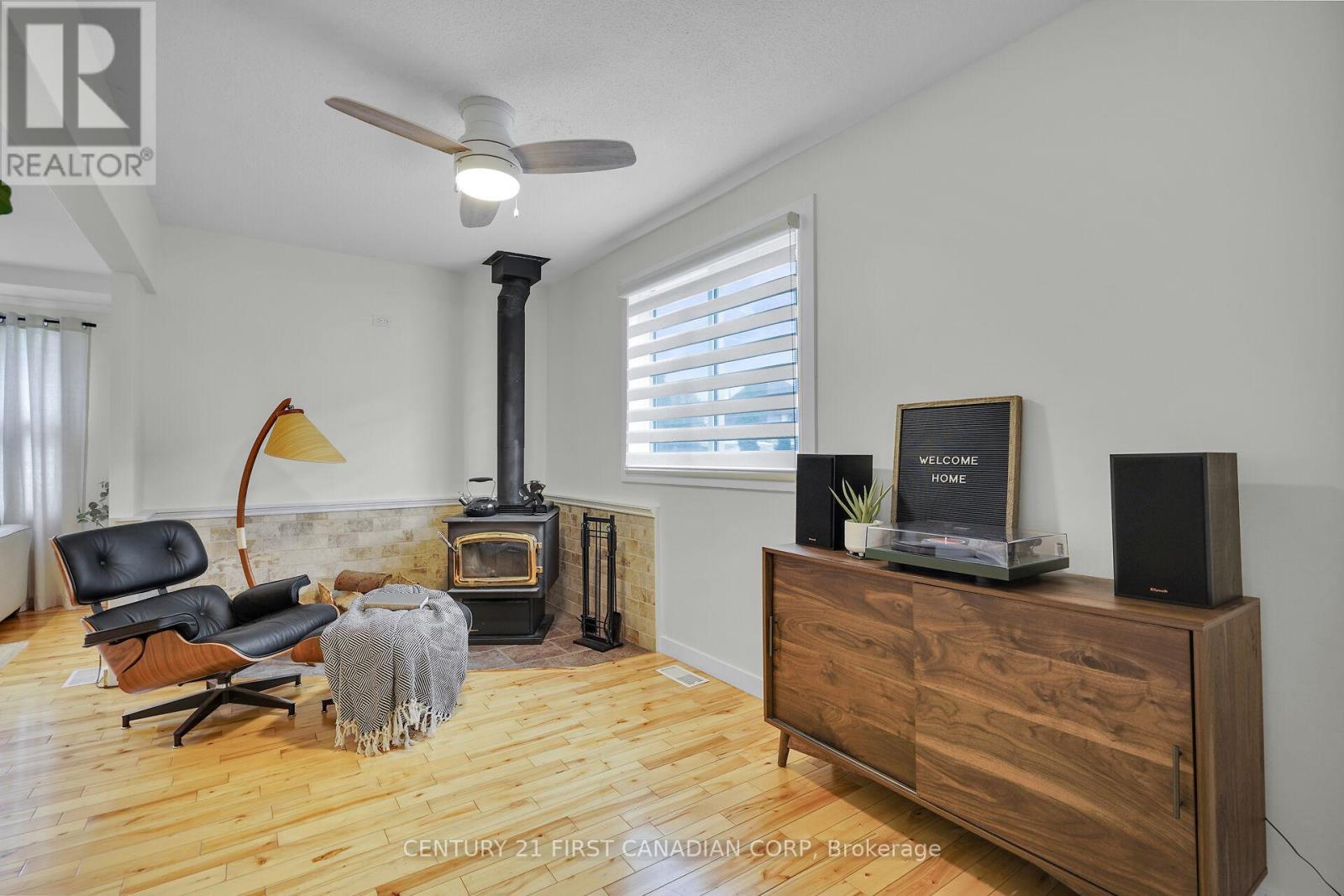 4279 South Routledge Road, London South (South V), ON - Indoor