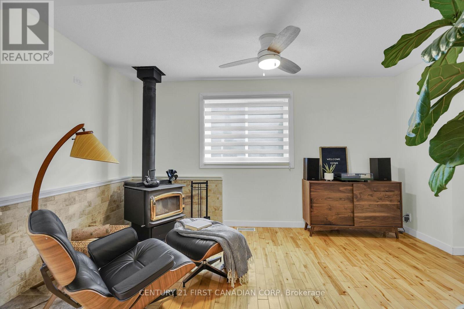 4279 South Routledge Road, London South (South V), ON - Indoor