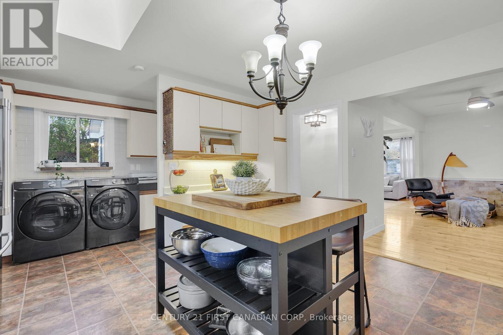 4279 South Routledge Road, London South (South V), ON - Indoor Photo Showing Laundry Room