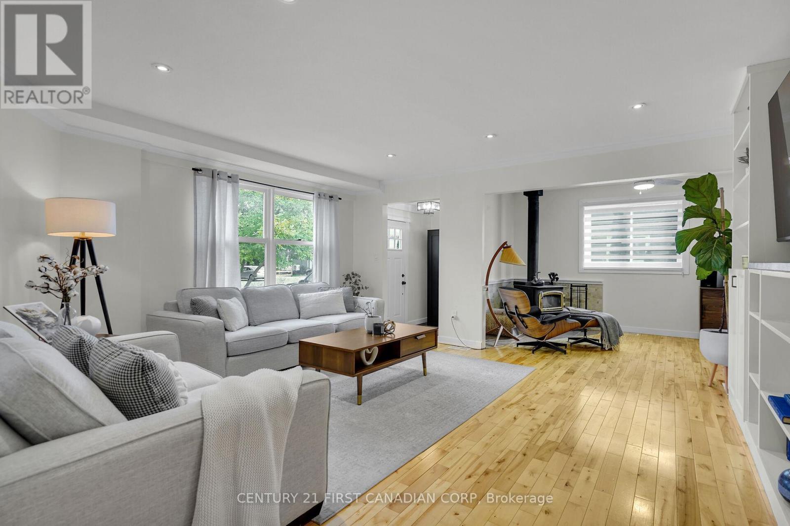 4279 South Routledge Road, London South (South V), ON - Indoor Photo Showing Living Room