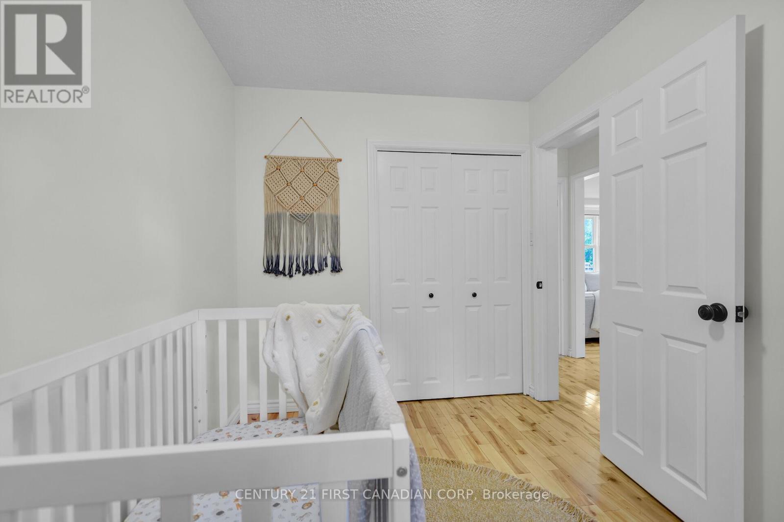 4279 South Routledge Road, London South (South V), ON - Indoor