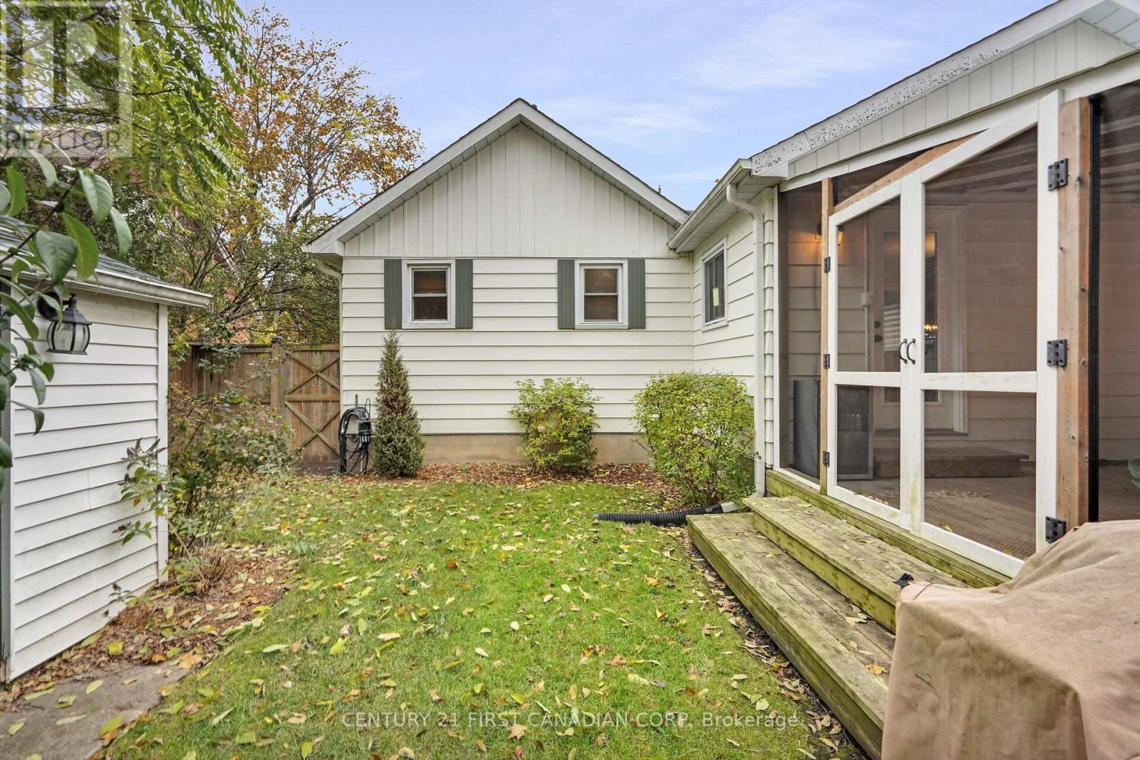 4279 South Routledge Road, London South (South V), ON - Outdoor With Exterior