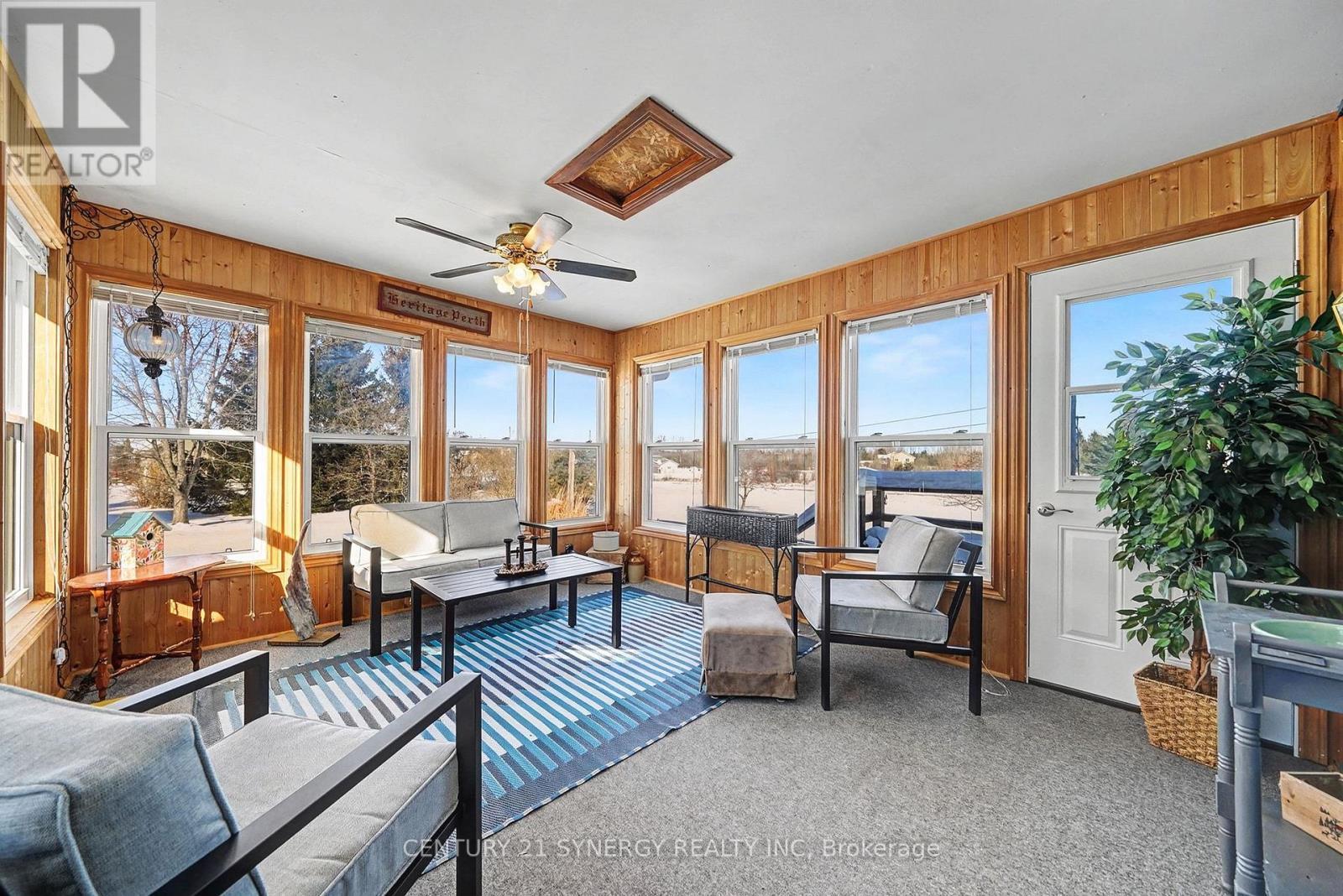 1104 Drummond Concession 1 Road, Drummond/North Elmsley, ON - Indoor Photo Showing Living Room