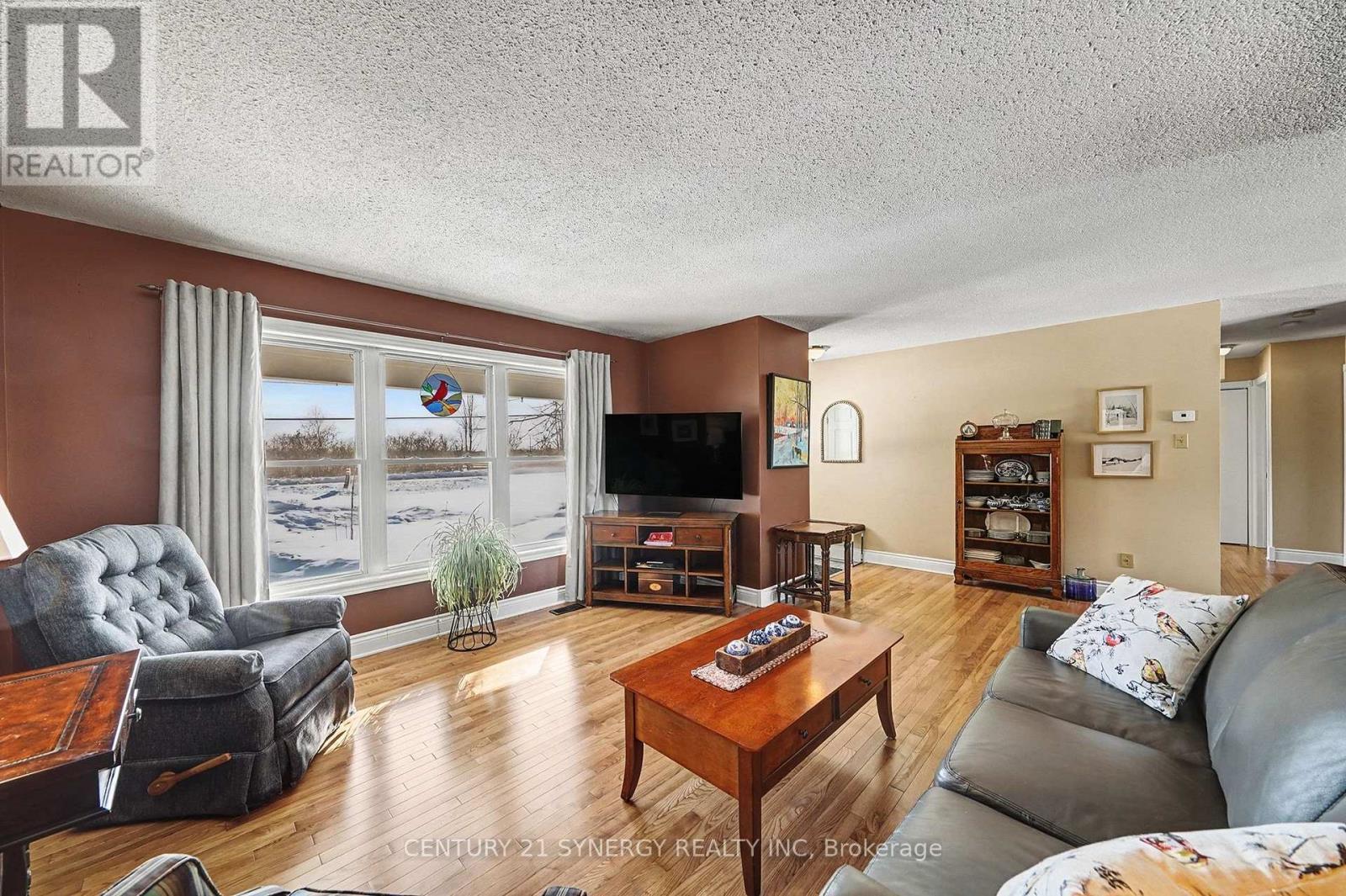 1104 Drummond Concession 1 Road, Drummond/North Elmsley, ON - Indoor Photo Showing Living Room