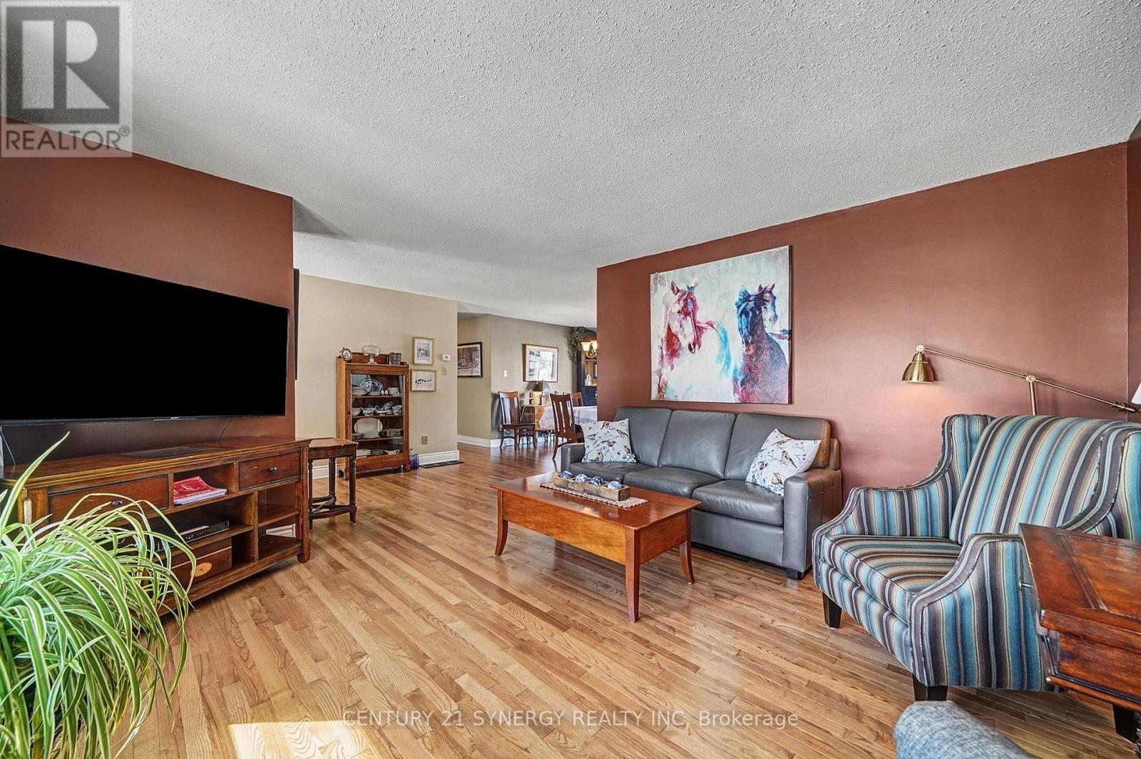 1104 Drummond Concession 1 Road, Drummond/North Elmsley, ON - Indoor Photo Showing Living Room