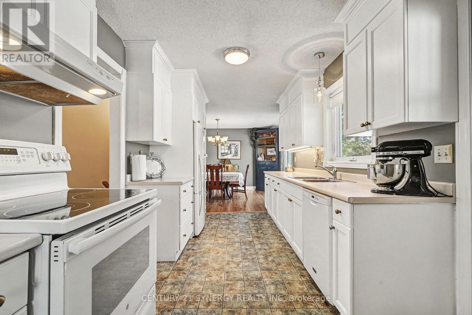 1104 Drummond Concession 1 Road, Drummond/North Elmsley, ON - Indoor Photo Showing Kitchen