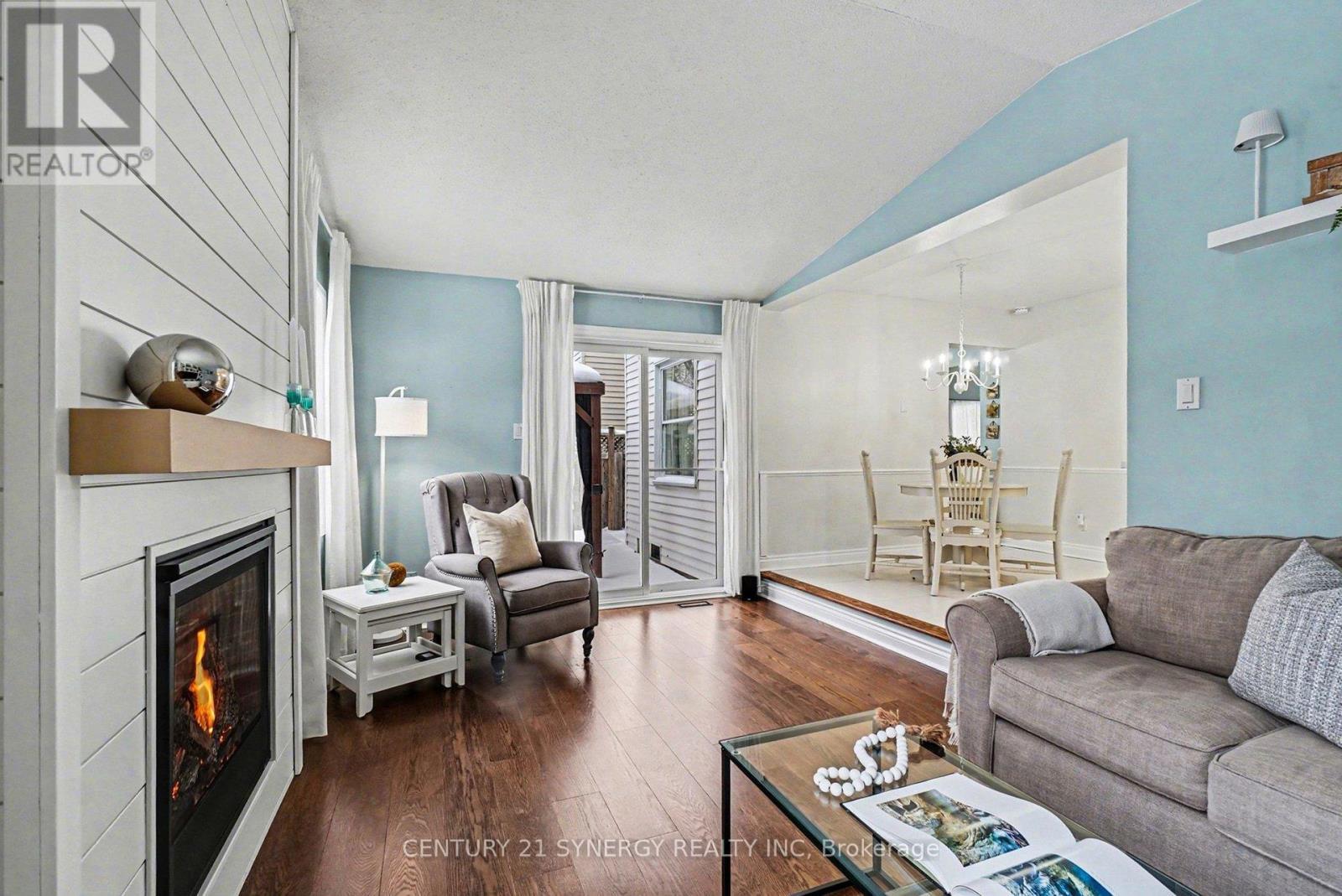 1916 Leclair Crescent, Ottawa, ON - Indoor Photo Showing Living Room With Fireplace