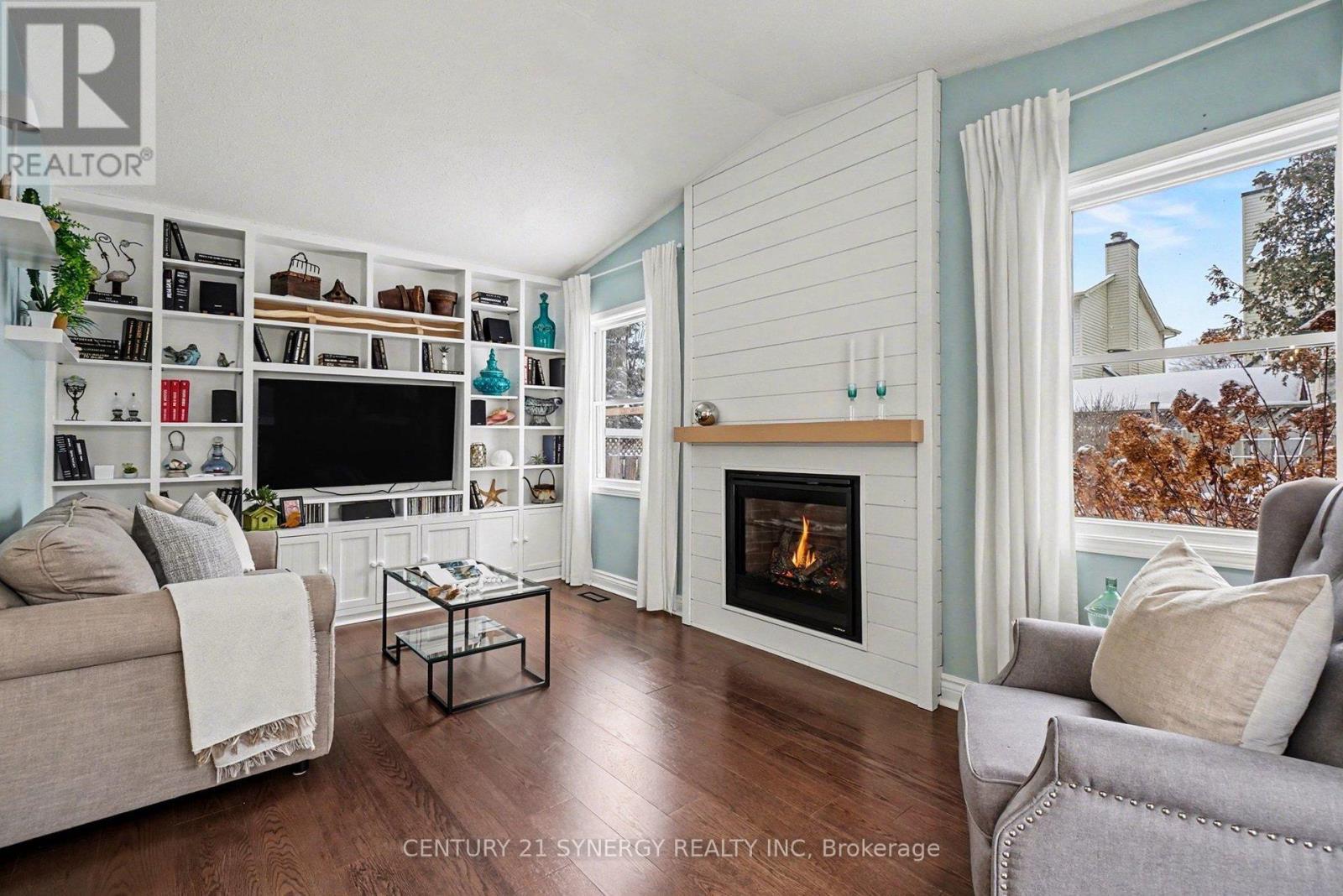 1916 Leclair Crescent, Ottawa, ON - Indoor Photo Showing Living Room With Fireplace