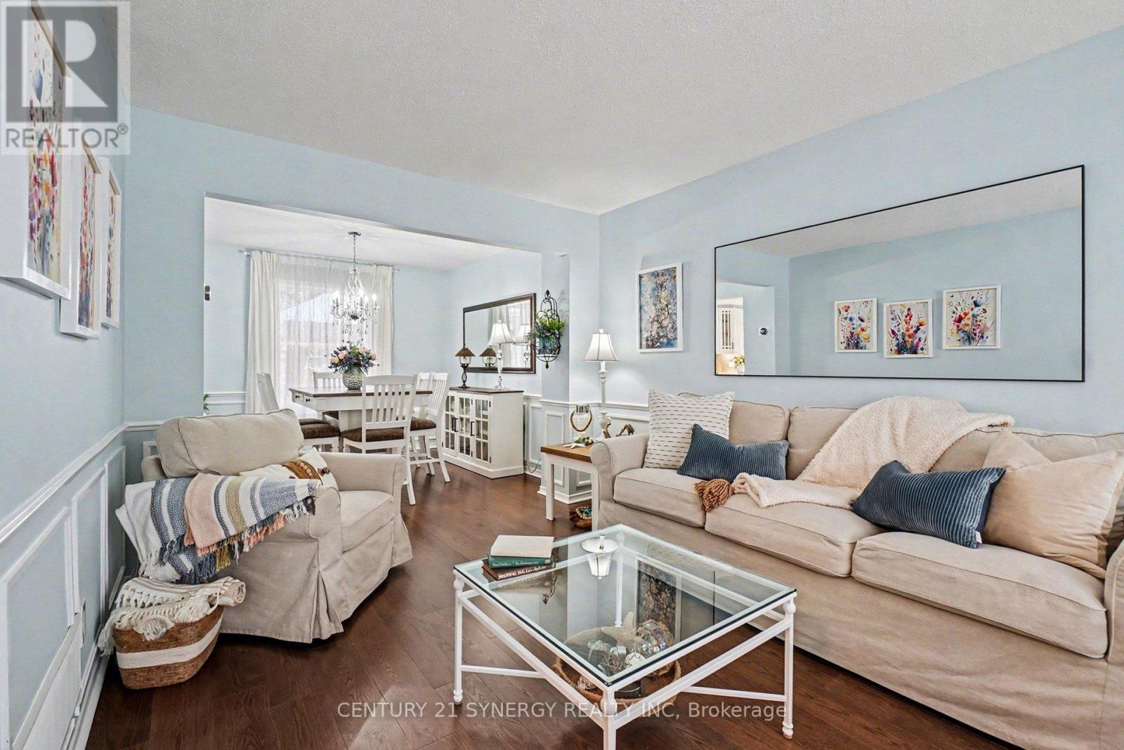 1916 Leclair Crescent, Ottawa, ON - Indoor Photo Showing Living Room