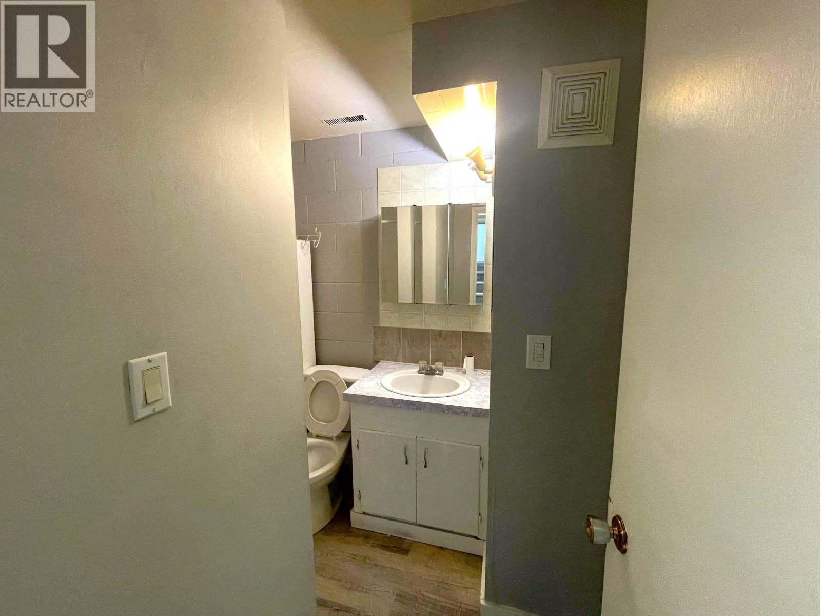 9714 9716 102 Avenue, Fort St. John, BC - Indoor Photo Showing Bathroom