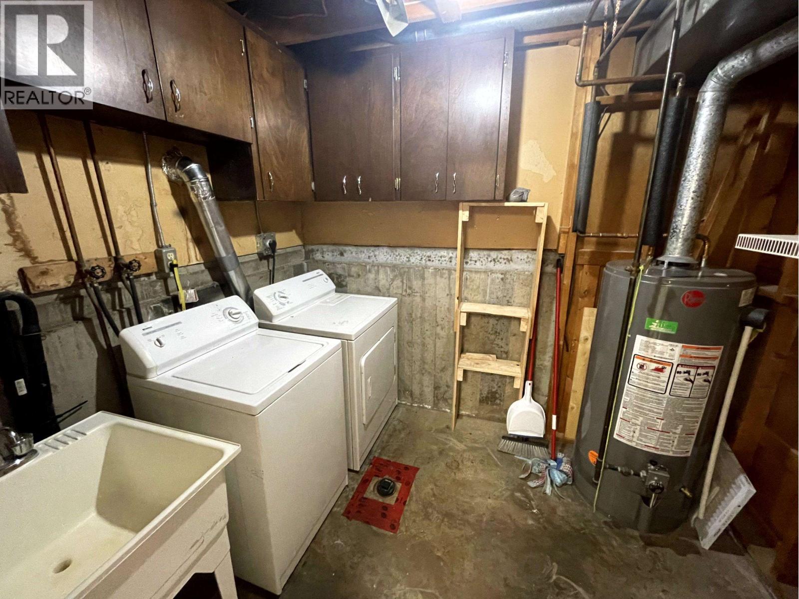 9714 9716 102 Avenue, Fort St. John, BC - Indoor Photo Showing Laundry Room