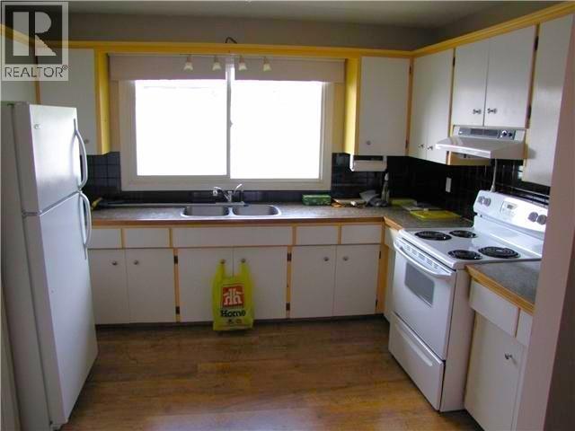 9714 9716 102 Avenue, Fort St. John, BC - Indoor Photo Showing Kitchen With Double Sink